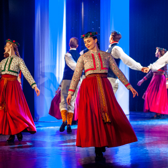 Deju koncerts "Ziemas danči" - Atkal satikšanās ziemas baltumā. ❄️
Aizvadot “Ziemas dančus”, kopā būšanas priekā nosvinējām TDA Diždancis 45. jubilejas sezonu.