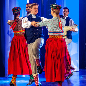 Deju koncerts "Ziemas danči" - Atkal satikšanās ziemas baltumā. ❄️
Aizvadot “Ziemas dančus”, kopā būšanas priekā nosvinējām TDA Diždancis 45. jubilejas sezonu.