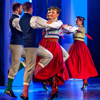 Deju koncerts "Ziemas danči" - Atkal satikšanās ziemas baltumā. ❄️
Aizvadot “Ziemas dančus”, kopā būšanas priekā nosvinējām TDA Diždancis 45. jubilejas sezonu.