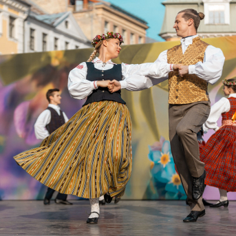 RKTMC “Mazā ģilde” deju kolektīvu lielkoncerts “Vidusvasaras dzīvestības” - 