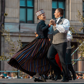 RKTMC “Mazā ģilde” deju kolektīvu lielkoncerts “Vidusvasaras dzīvestības” - 