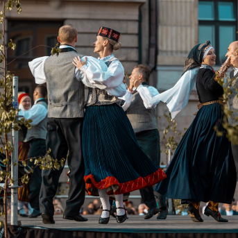 RKTMC “Mazā ģilde” deju kolektīvu lielkoncerts “Vidusvasaras dzīvestības” - 
