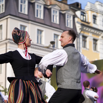 RKTMC “Mazā ģilde” deju kolektīvu lielkoncerts “Vidusvasaras dzīvestības” - 