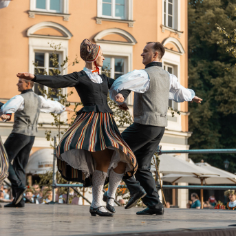 RKTMC “Mazā ģilde” deju kolektīvu lielkoncerts “Vidusvasaras dzīvestības” - 