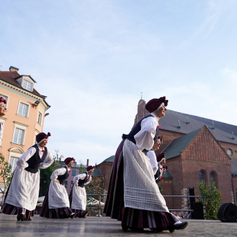RKTMC “Mazā ģilde” deju kolektīvu lielkoncerts “Vidusvasaras dzīvestības” - 