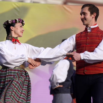 RKTMC “Mazā ģilde” deju kolektīvu lielkoncerts “Vidusvasaras dzīvestības” - 