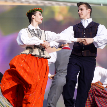 RKTMC “Mazā ģilde” deju kolektīvu lielkoncerts “Vidusvasaras dzīvestības” - 