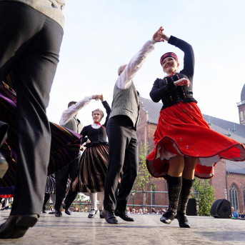 RKTMC “Mazā ģilde” deju kolektīvu lielkoncerts “Vidusvasaras dzīvestības” - 