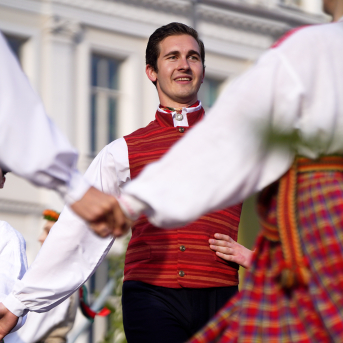 RKTMC “Mazā ģilde” deju kolektīvu lielkoncerts “Vidusvasaras dzīvestības” - 