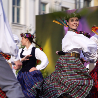 RKTMC “Mazā ģilde” deju kolektīvu lielkoncerts “Vidusvasaras dzīvestības” - 