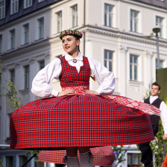 RKTMC “Mazā ģilde” deju kolektīvu lielkoncerts “Vidusvasaras dzīvestības” - 