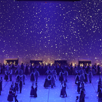 Latviešu skatuviskās dejas lielkoncerts "Balts" - Baltas ietrīsas mūsu sirdis no visa tā skaistuma, kas piedzīvots. Mums kopā, svinot latvietību, izdevies radīt neaizmirstamus Svētkus. Jo svētki esam mēs paši un cilvēki mums apkārt. Foto: Ilmārs Znotiņš, Jānis Pipars un Jānis Romanovskis (Latvijas Nacionālā kultūras centra arhīvs) un LETA fotogrāfi