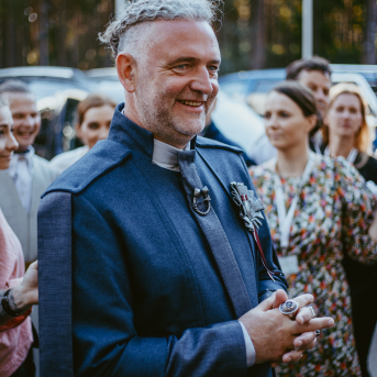 Noslēguma koncerts "Kopā Augšup" - Baltas ietrīsas mūsu sirdis no visa tā skaistuma, kas piedzīvots. Mums kopā, svinot latvietību, izdevies radīt neaizmirstamus Svētkus. Jo svētki esam mēs paši un cilvēki mums apkārt. Foto: Artūrs Vanags 