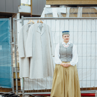 Deju lieluzvedums "Mūžīgais dzinējs" - Baltas ietrīsas mūsu sirdis no visa tā skaistuma, kas piedzīvots. Mums kopā, svinot latvietību, izdevies radīt neaizmirstamus Svētkus. Jo svētki esam mēs paši un cilvēki mums apkārt. Foto: Artūrs Vanags un Ilmārs Znotiņš, Jānis Pipars un Jānis Romanovskis (Latvijas Nacionālā kultūras centra arhīvs)