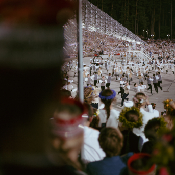 Noslēguma koncerts "Kopā Augšup" - Baltas ietrīsas mūsu sirdis no visa tā skaistuma, kas piedzīvots. Mums kopā, svinot latvietību, izdevies radīt neaizmirstamus Svētkus. Jo svētki esam mēs paši un cilvēki mums apkārt. Foto: Artūrs Vanags 