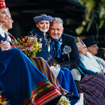 Deju lieluzvedums "Mūžīgais dzinējs" - Baltas ietrīsas mūsu sirdis no visa tā skaistuma, kas piedzīvots. Mums kopā, svinot latvietību, izdevies radīt neaizmirstamus Svētkus. Jo svētki esam mēs paši un cilvēki mums apkārt. Foto: Artūrs Vanags un Ilmārs Znotiņš, Jānis Pipars un Jānis Romanovskis (Latvijas Nacionālā kultūras centra arhīvs)