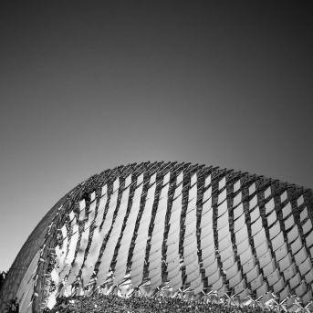 Noslēguma koncerts "Kopā Augšup" - Baltas ietrīsas mūsu sirdis no visa tā skaistuma, kas piedzīvots. Mums kopā, svinot latvietību, izdevies radīt neaizmirstamus Svētkus. Jo svētki esam mēs paši un cilvēki mums apkārt. Foto: Artūrs Vanags 