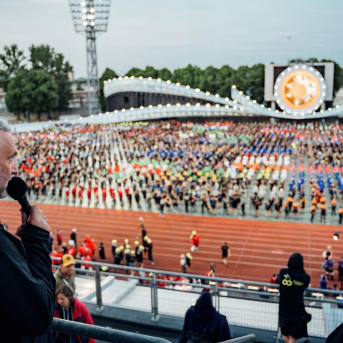 Deju lieluzvedums "Mūžīgais dzinējs" - Baltas ietrīsas mūsu sirdis no visa tā skaistuma, kas piedzīvots. Mums kopā, svinot latvietību, izdevies radīt neaizmirstamus Svētkus. Jo svētki esam mēs paši un cilvēki mums apkārt. Foto: Artūrs Vanags un Ilmārs Znotiņš, Jānis Pipars un Jānis Romanovskis (Latvijas Nacionālā kultūras centra arhīvs)