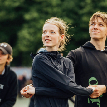 Deju lieluzvedums "Mūžīgais dzinējs" - Baltas ietrīsas mūsu sirdis no visa tā skaistuma, kas piedzīvots. Mums kopā, svinot latvietību, izdevies radīt neaizmirstamus Svētkus. Jo svētki esam mēs paši un cilvēki mums apkārt. Foto: Artūrs Vanags un Ilmārs Znotiņš, Jānis Pipars un Jānis Romanovskis (Latvijas Nacionālā kultūras centra arhīvs)