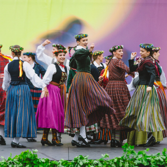 RKTMC “Mazā ģilde” visu paaudžu deju kolektīvu lielkoncerts “Vidusvasaras dzīvestības” - 