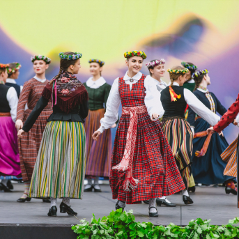 RKTMC “Mazā ģilde” visu paaudžu deju kolektīvu lielkoncerts “Vidusvasaras dzīvestības” - 