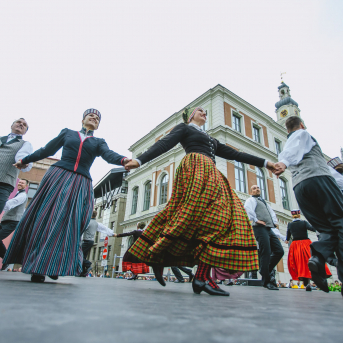 RKTMC “Mazā ģilde” visu paaudžu deju kolektīvu lielkoncerts “Vidusvasaras dzīvestības” - 