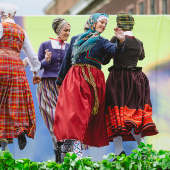 RKTMC “Mazā ģilde” visu paaudžu deju kolektīvu lielkoncerts “Vidusvasaras dzīvestības” - 