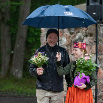 Alsungas pavasara svētku “Suitu Lebediks” tautas deju kolektīvu dižkoncerts "Ļauj ievām noziedēt" - 