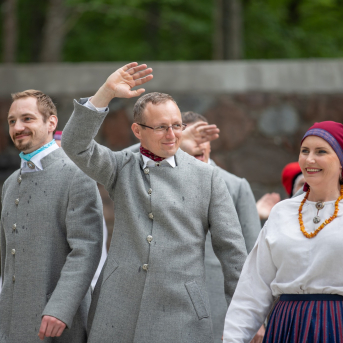 Alsungas pavasara svētku “Suitu Lebediks” tautas deju kolektīvu dižkoncerts "Ļauj ievām noziedēt" - 