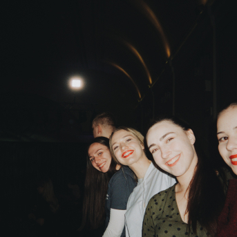 Marts 2025 / Filmiņa #3 - Martā dzīvojām kā labsajūtas kūrortā—starp labiem draugiem un jautriem pārsteigumiem. Izdejoti divi #Līgo80 koncerti un sirdis piepildītas līdz maliņām. Esam izauguši līdz aprīlim. Foto–Elza Luīze Zariņa