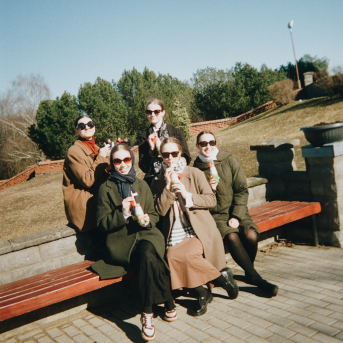 Marts 2025 / Filmiņa #3 - Martā dzīvojām kā labsajūtas kūrortā—starp labiem draugiem un jautriem pārsteigumiem. Izdejoti divi #Līgo80 koncerti un sirdis piepildītas līdz maliņām. Esam izauguši līdz aprīlim. Foto–Elza Luīze Zariņa