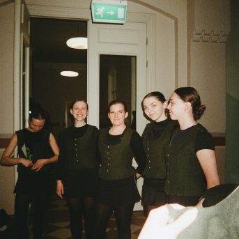 Marts 2025 / Filmiņa #3 - Martā dzīvojām kā labsajūtas kūrortā—starp labiem draugiem un jautriem pārsteigumiem. Izdejoti divi #Līgo80 koncerti un sirdis piepildītas līdz maliņām. Esam izauguši līdz aprīlim. Foto–Elza Luīze Zariņa