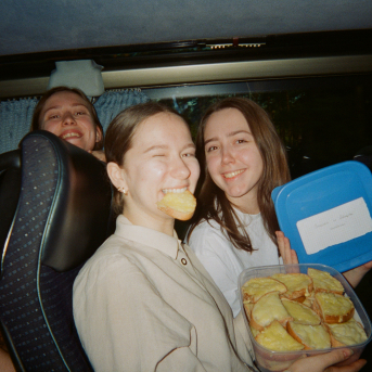 Marts 2025 / Filmiņa #3 - Martā dzīvojām kā labsajūtas kūrortā—starp labiem draugiem un jautriem pārsteigumiem. Izdejoti divi #Līgo80 koncerti un sirdis piepildītas līdz maliņām. Esam izauguši līdz aprīlim. Foto–Elza Luīze Zariņa