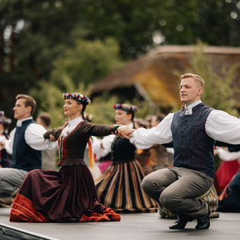 LĪGO. Ziedēšana. Atklāšana  - 