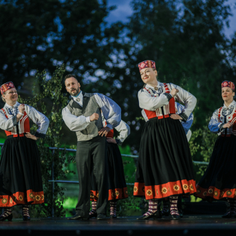 LĪGO. DIŽDIENA. Skatuviskās dejas mistērija. "MĒS DEVIŅI BĀLELIŅI" - 