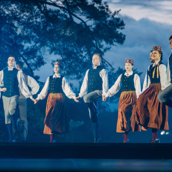 LĪGO. DIŽDIENA. Skatuviskās dejas mistērija. "MĒS DEVIŅI BĀLELIŅI" - 