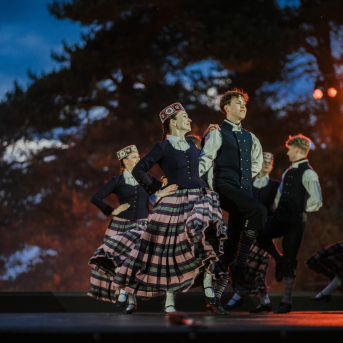 LĪGO. DIŽDIENA. Skatuviskās dejas mistērija. "MĒS DEVIŅI BĀLELIŅI" - 