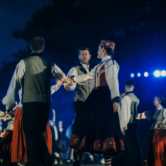 LĪGO. DIŽDIENA. Skatuviskās dejas mistērija. "MĒS DEVIŅI BĀLELIŅI" - 
