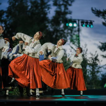 LĪGO. DIŽDIENA. Skatuviskās dejas mistērija. "MĒS DEVIŅI BĀLELIŅI" - 
