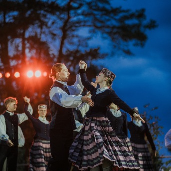 LĪGO. DIŽDIENA. Skatuviskās dejas mistērija. "MĒS DEVIŅI BĀLELIŅI" - 