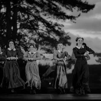 LĪGO. DIŽDIENA. Skatuviskās dejas mistērija. "MĒS DEVIŅI BĀLELIŅI" - 