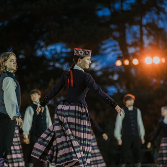 LĪGO. DIŽDIENA. Skatuviskās dejas mistērija. "MĒS DEVIŅI BĀLELIŅI" - 