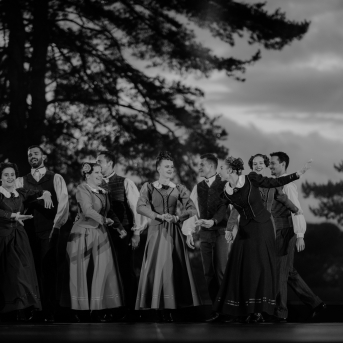 LĪGO. DIŽDIENA. Skatuviskās dejas mistērija. "MĒS DEVIŅI BĀLELIŅI" - 