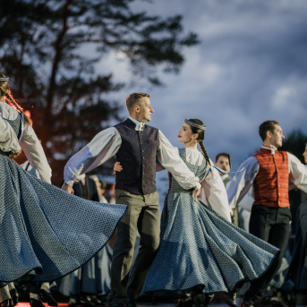 LĪGO. DIŽDIENA. Skatuviskās dejas mistērija. "MĒS DEVIŅI BĀLELIŅI" - 