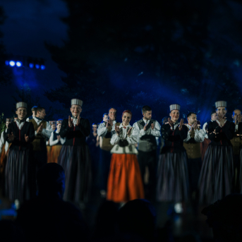 LĪGO. DIŽDIENA. Skatuviskās dejas mistērija. "MĒS DEVIŅI BĀLELIŅI" - 