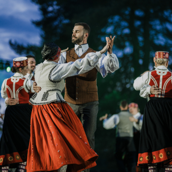 LĪGO. DIŽDIENA. Skatuviskās dejas mistērija. "MĒS DEVIŅI BĀLELIŅI" - 