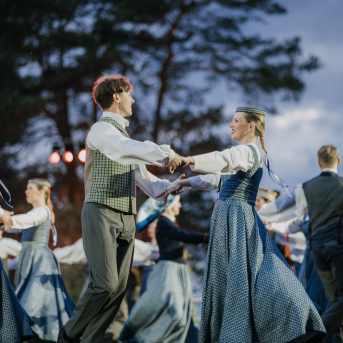 LĪGO. DIŽDIENA. Skatuviskās dejas mistērija. "MĒS DEVIŅI BĀLELIŅI" - 