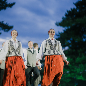 LĪGO. DIŽDIENA. Skatuviskās dejas mistērija. "MĒS DEVIŅI BĀLELIŅI" - 