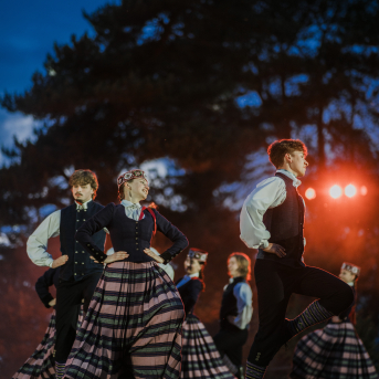 LĪGO. DIŽDIENA. Skatuviskās dejas mistērija. "MĒS DEVIŅI BĀLELIŅI" - 