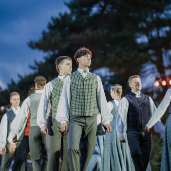 LĪGO. DIŽDIENA. Skatuviskās dejas mistērija. "MĒS DEVIŅI BĀLELIŅI" - 